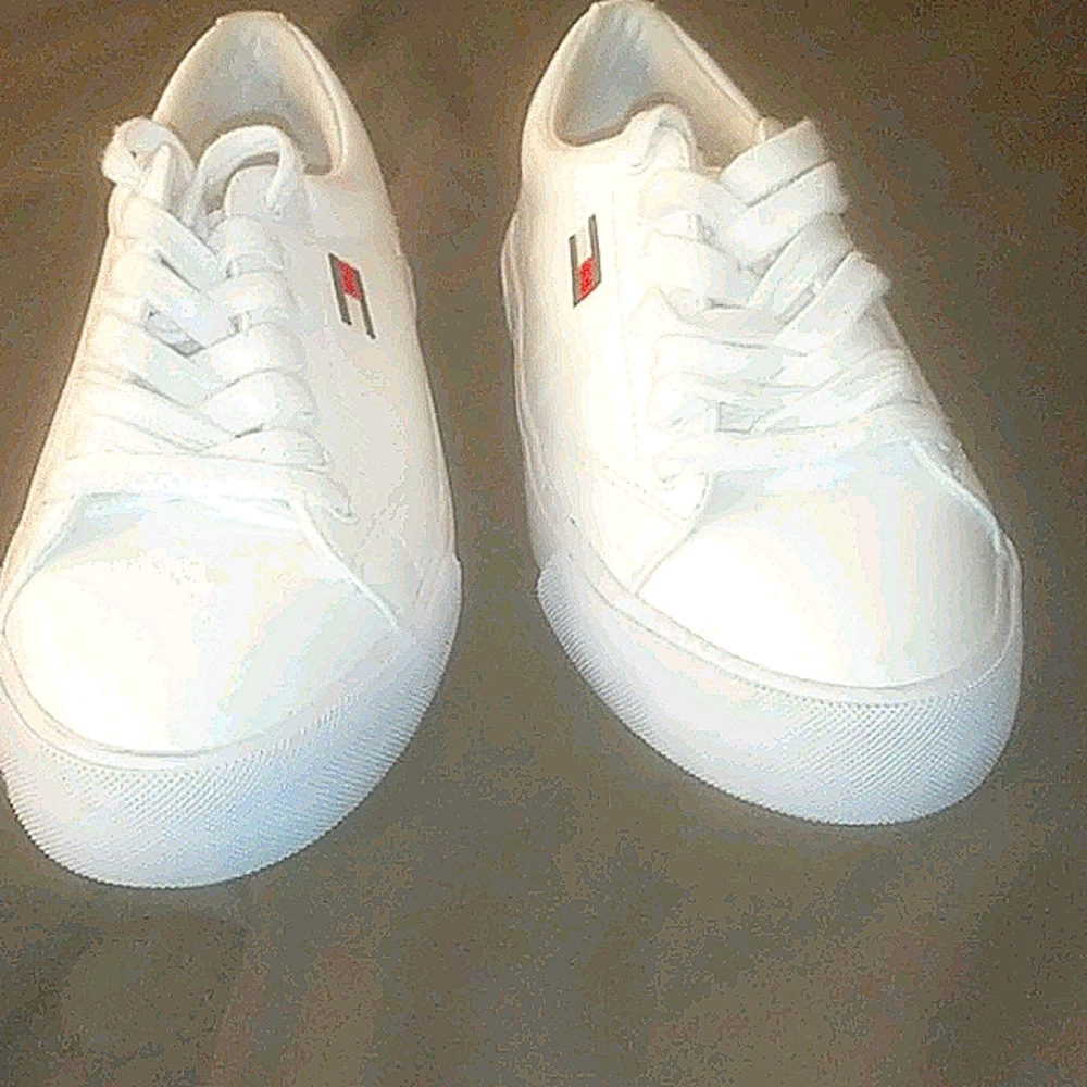 NWOT TOMMY HILFIGER FASHION SNEAKERS